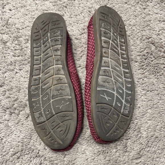 Skechers Women's Maroon Textured Loafers - Picture 3 of 4